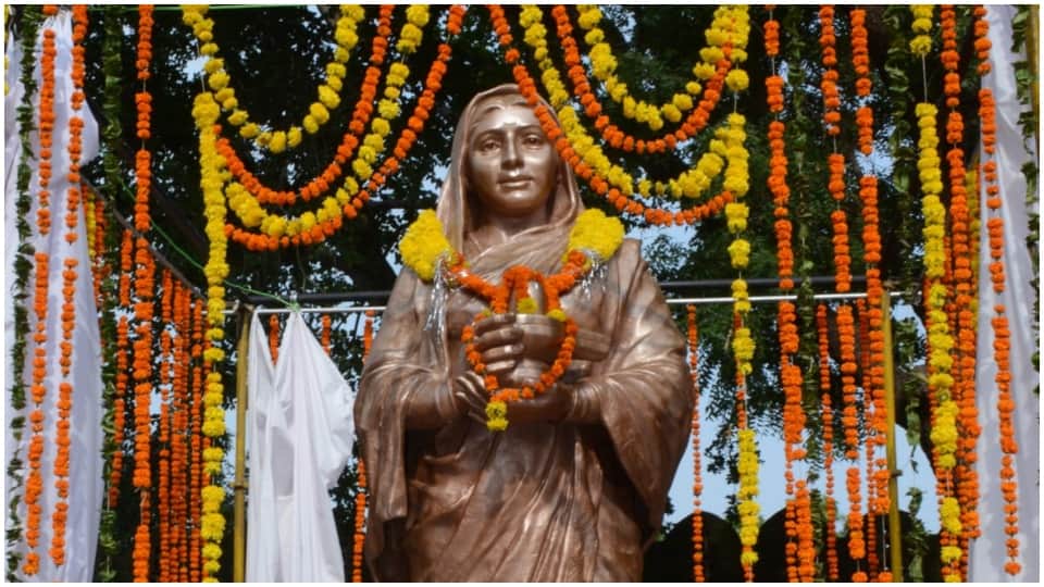 Devi Ahilya Birth Anniversary: In the eyes of contemporary poets-politicians, Devi Ahilya was an ideal ruler