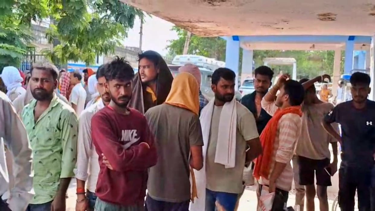 Kaimur News: Two bike riders killed in collision with unknown vehicle, lack of helmet became fatal