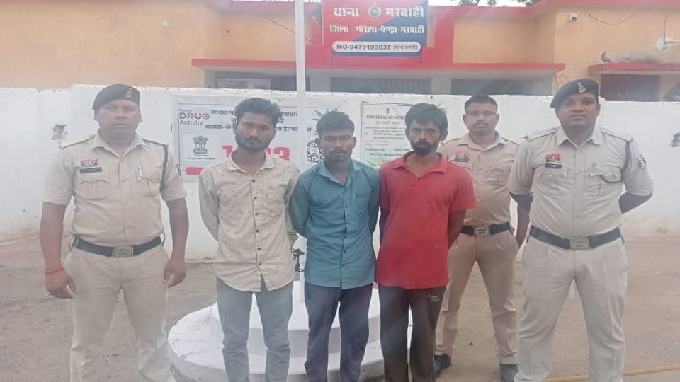 पुलिस की गिरफ्त में आरोपी