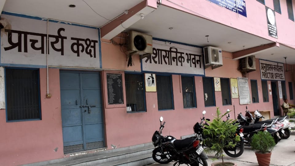 Aligarh Crime News Professor Sent Obscene Messages Demanded Explicit Photos from Student
