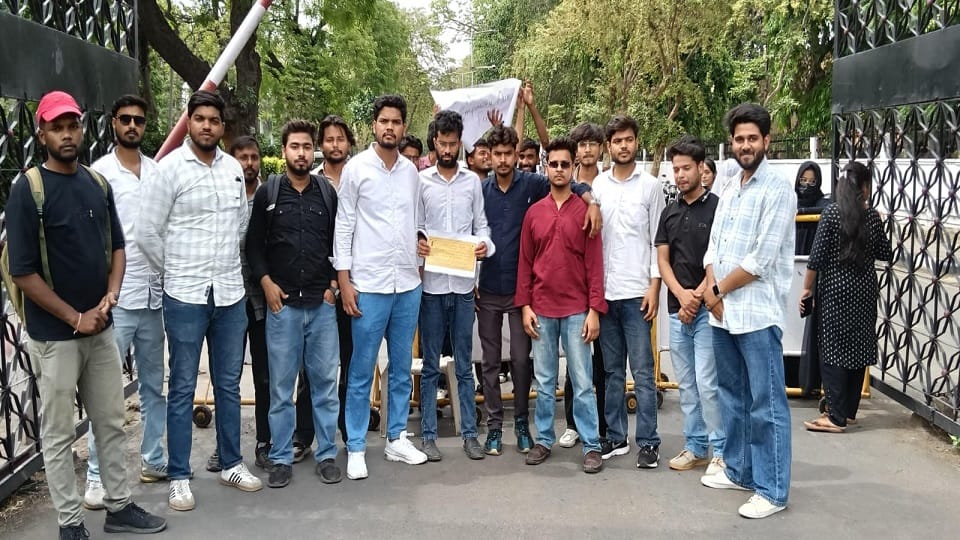 Students protested by closing Bab-e-Syed in AMU