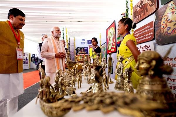 Bhopal: Women are earning lakhs from regional art, Prime Minister visited the exhibition held in Bhopal