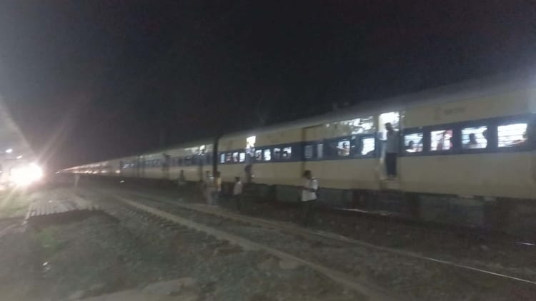 Bihar News : राजधानी में ट्रेन हादसा होने से बचा, यात्रियों ने कहा- लगा अब सब कुछ हो जायेगा ख़त्म