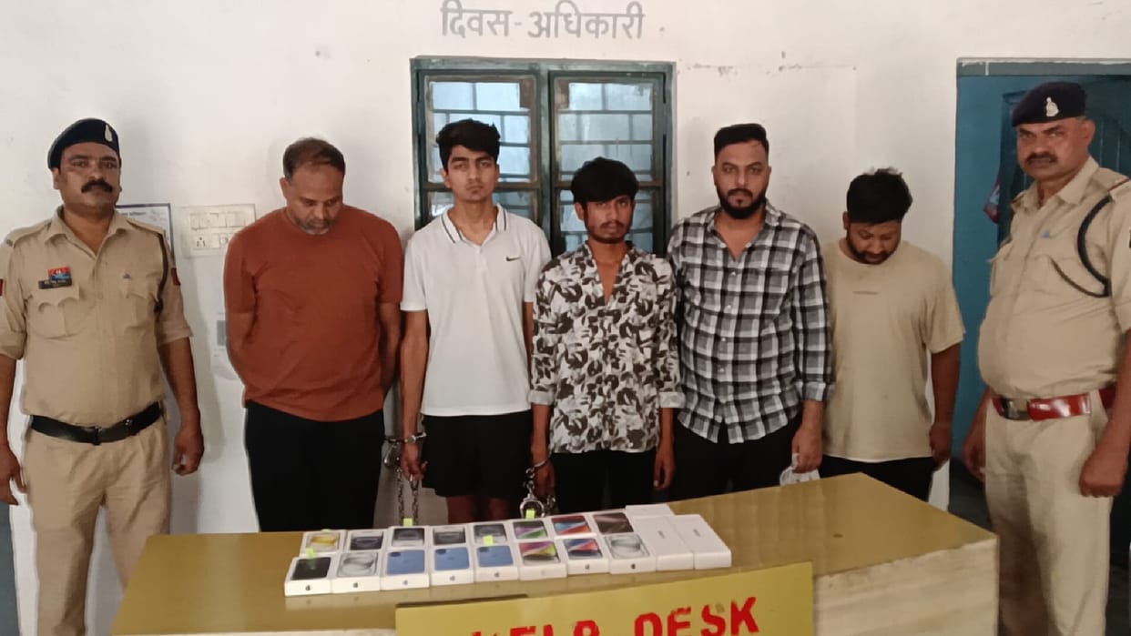 Accused arrested for stealing 17 iPhones from Reliance Digital Store, goods worth Rs 21 lakh seized in Raipur
