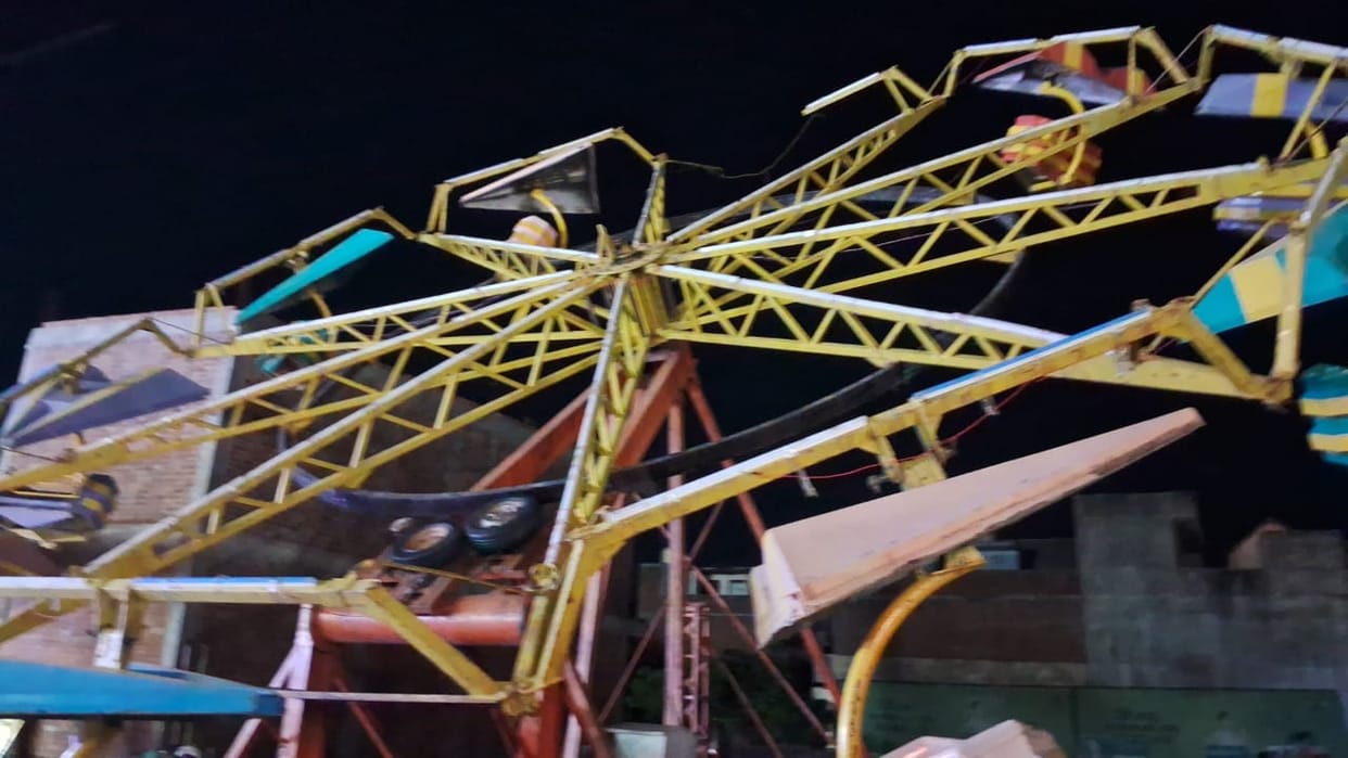 Kanpur A swing broke in a fair a child got injured and many others got hurt the swing operator ran away