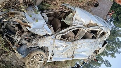 Hardoi Road Accident Car overturned after losing control six people died and five injured