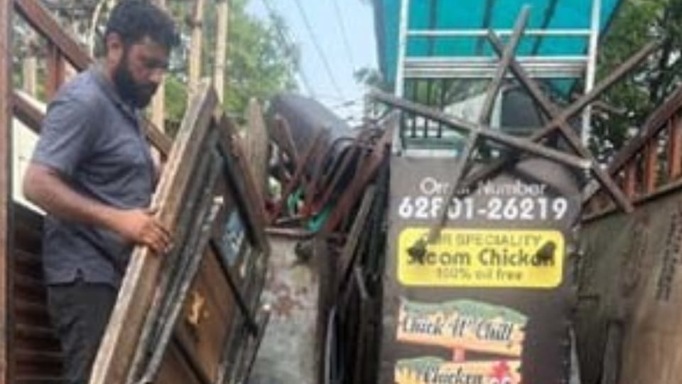 Municipal Corporation took action in Phase 3B2 market, removed illegal hawkers