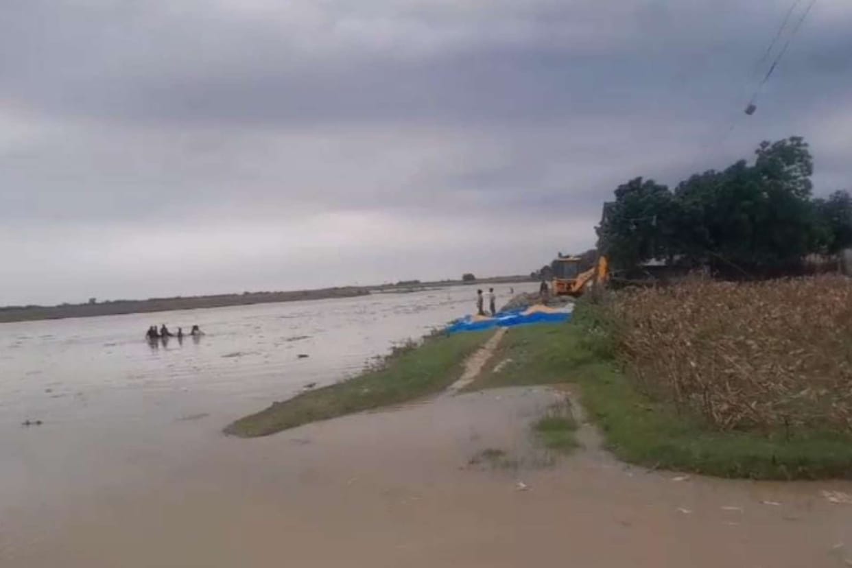 heavy rains in Nepal, the water level of rivers in Kishanganj increased