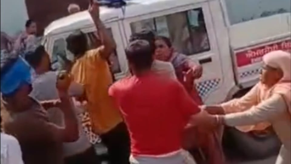 Man attacked in Punjab with swords in Front of Police