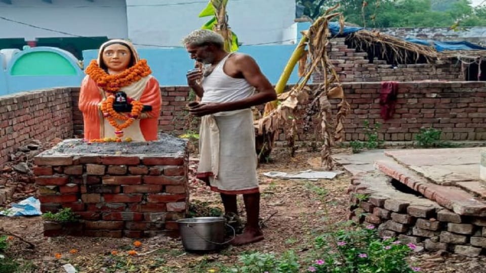 Statue of Ahilyabai Holkar installed in temple premise