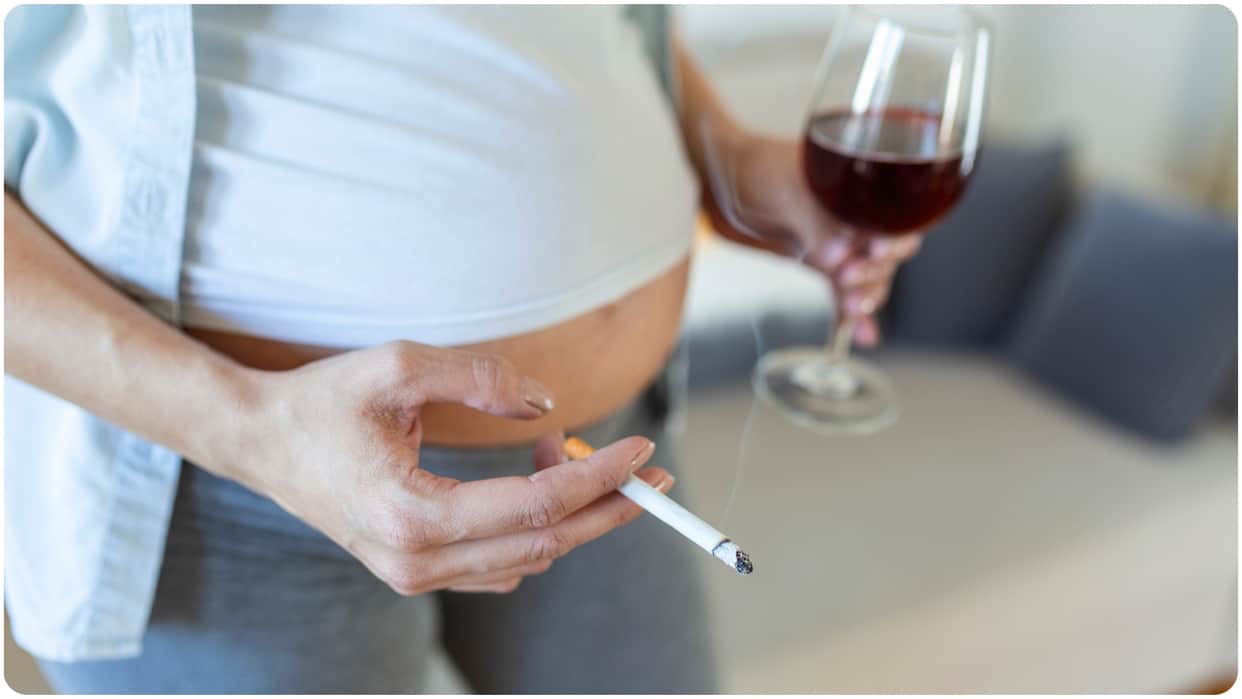 how smoking affects pregnant women know pregnancy me smoking se kya dikkat hoti hai