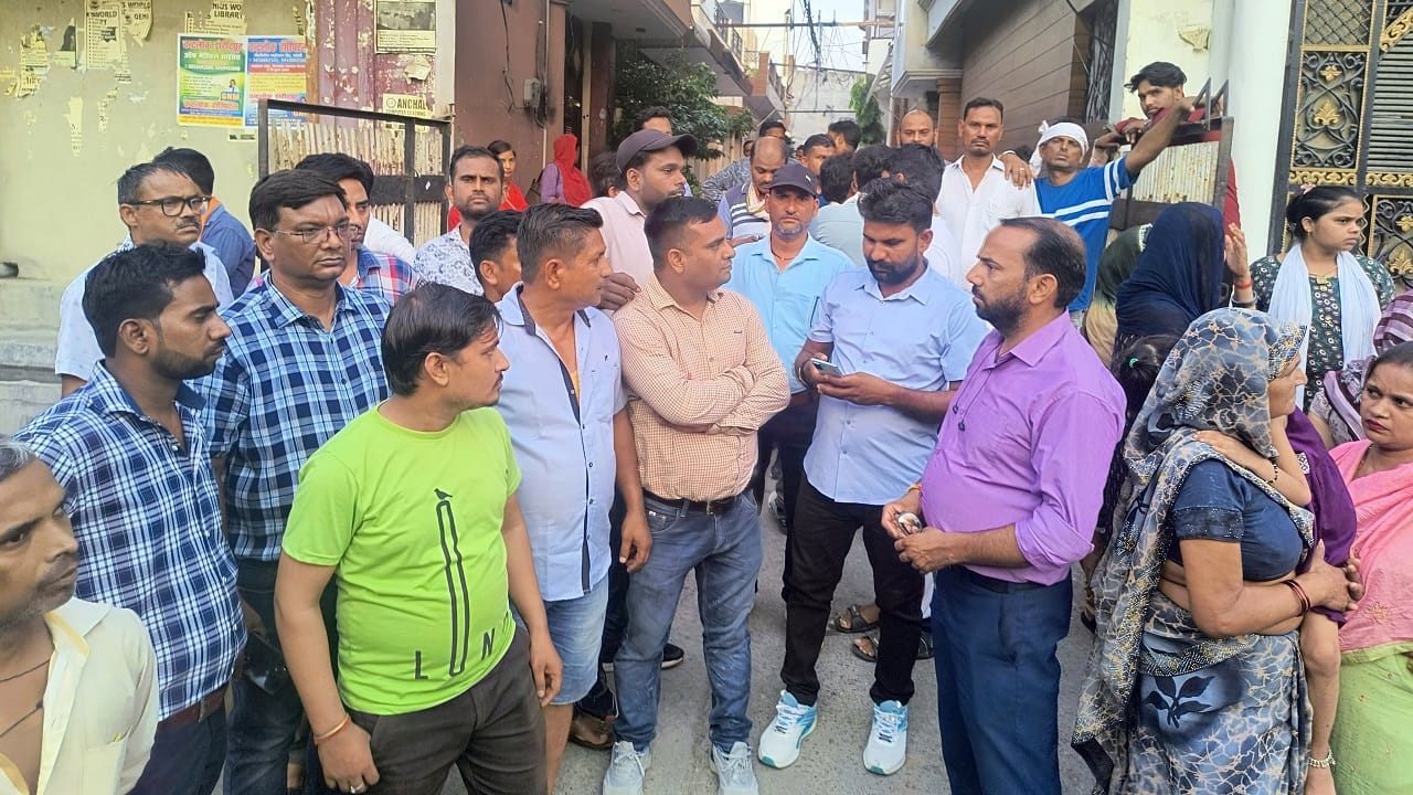BJP leader company Amar Jyoti fled after defrauding hundred crore rupees