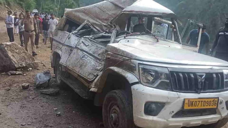 Rudraprayag: गौरीकुंड हाईवे पर हादसा...केदारनाथ जा रहे यात्रियों के वाहन पर गिरे पत्थर, दो की मौत, चार घायल