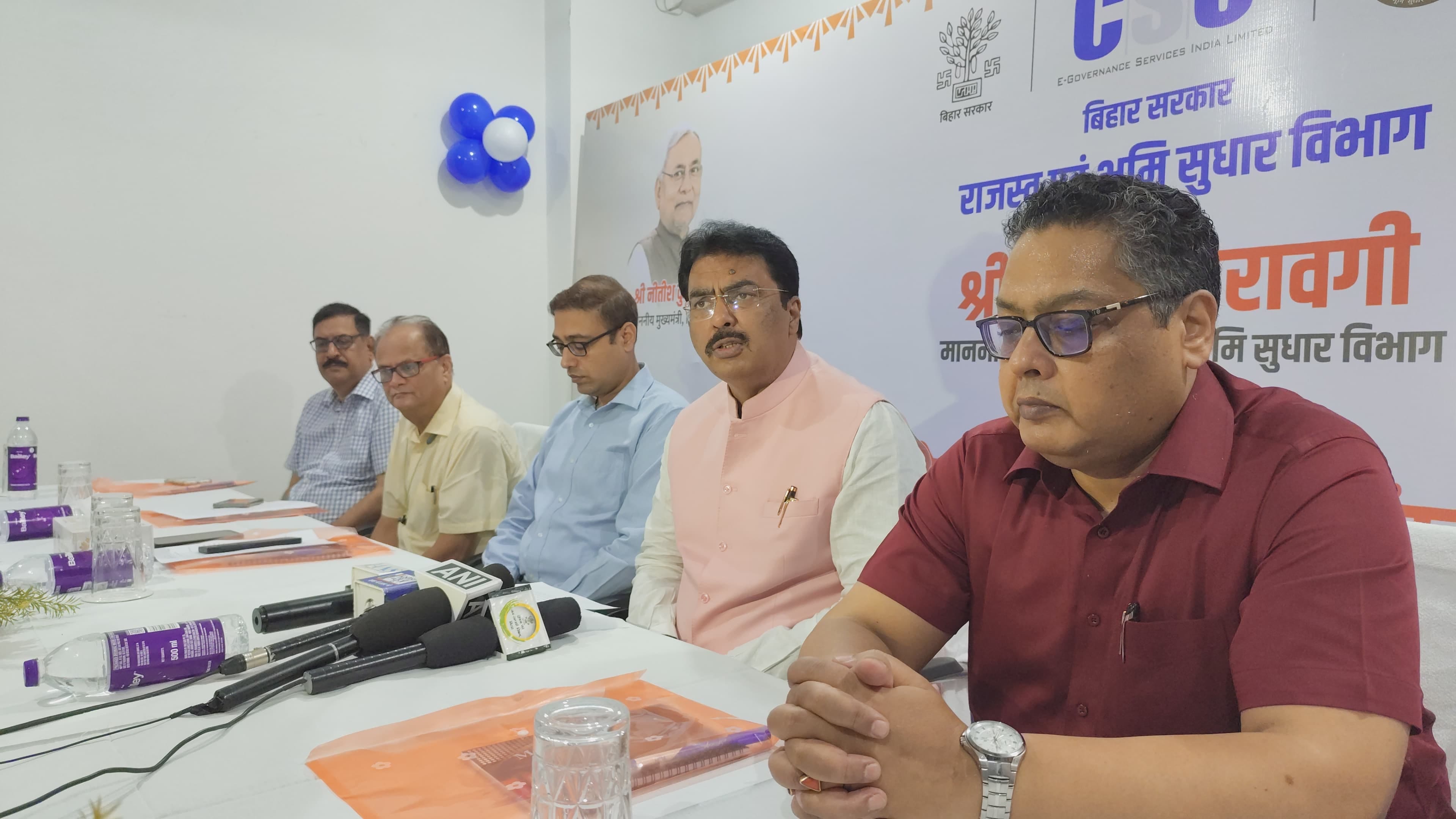 राजस्व एवं भूमि सुधार विभाग के मंत्री संजय सरावगी।