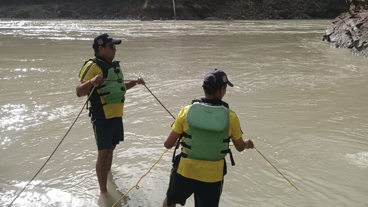Rishikesh: सिंगटाली पुल के पास गंगा में डूबा यूपी का युवक, दल के साथ आया था घूमने, शव बरामद