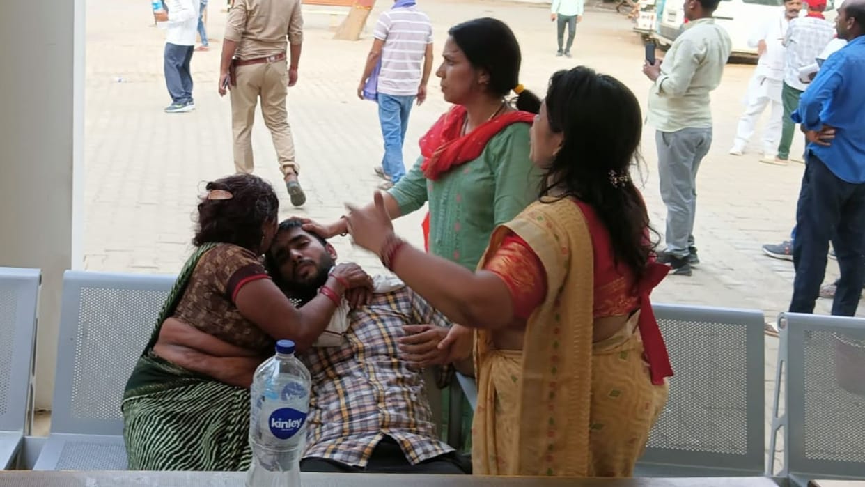 Panchayat over love affair two parties clashed in the police station