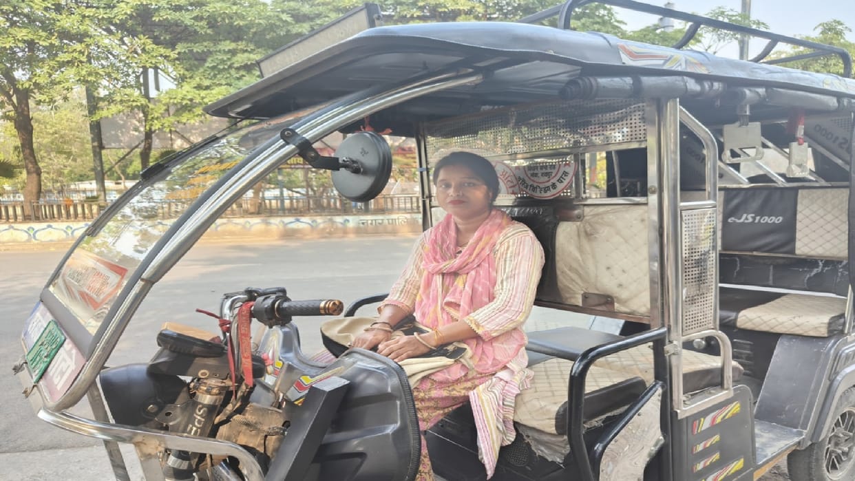 Bhuneshwari became self-reliant through Didi E-rickshaw Assistance Scheme, got a grant of Rs 1 lakh in CG