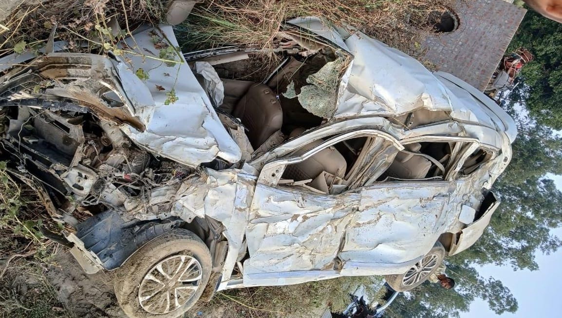 Hardoi road accident Uncontrolled car overturned six people including two cousins of groom died