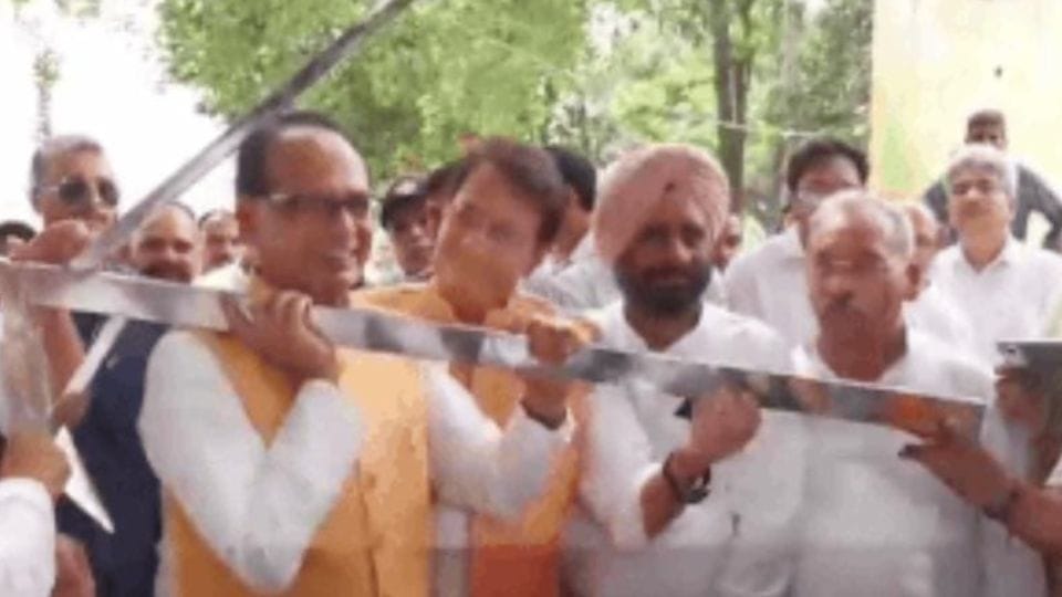 MLA Dr. Manju Shivach demanded compensation for farmers