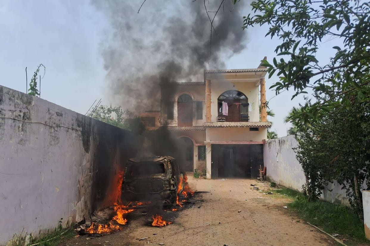 Bihar: Youth dies during liquor prohibition department's action, angry people set fire