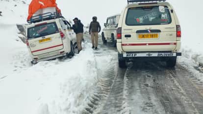 Snowfall in hilly areas along with rain and thunderstorm, it will rain till June 4