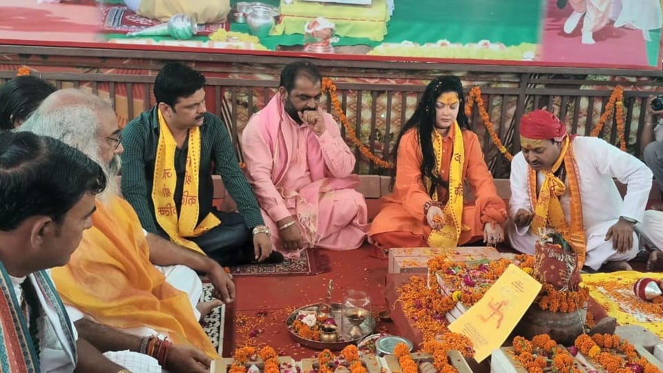 Sambhal: Former actress Mamta Kulkarni reached Kalki Dham, donated stone, participated in Sankirtan