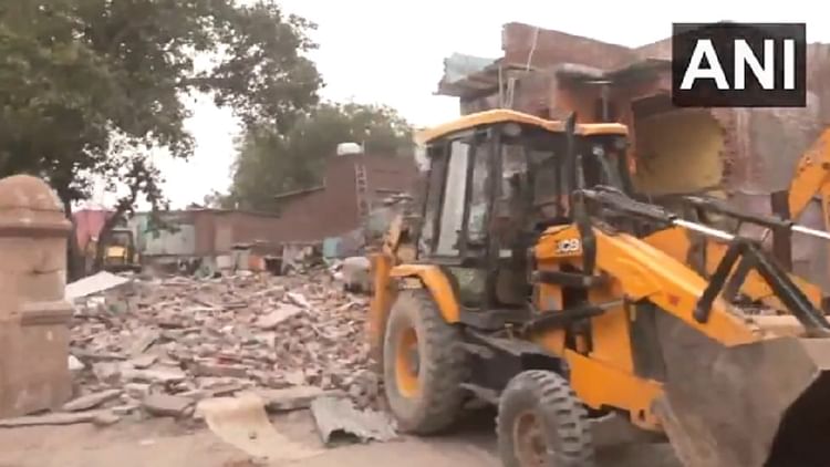 Demolition Drive Underway In Madrasi Camp In Delhi’s Jangpura To Remove Illegal Encroachment – Amar Ujala Hindi News Live