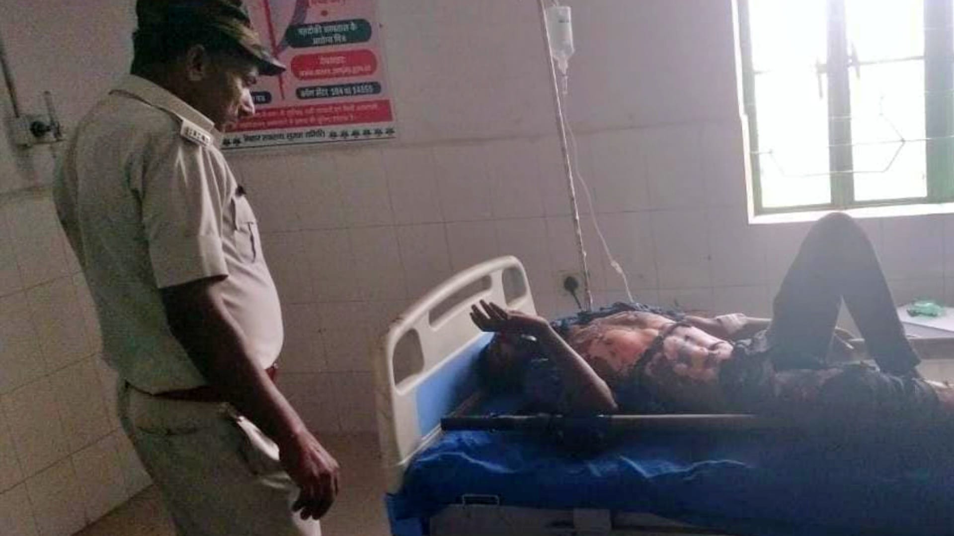 Saharsa News: Youth climbing on roof of train touches high tension wire severely burnt; Railway administration