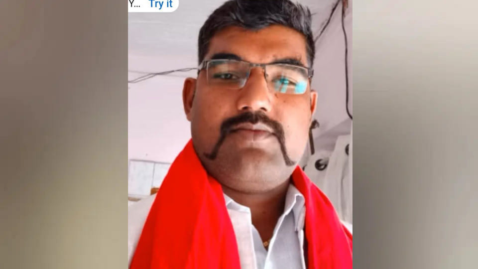 Tragic accident in Sant Kabir Nagar, electrocuted while plugging in the board, died