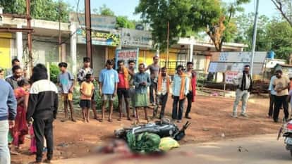 Heavy truck hits bike grandfather and grandson die grandmother in critical condition in Bemetara