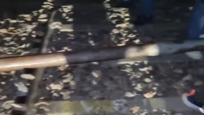 Shamli: Conspiracy to overturn Delhi-Saharanpur Express, 12 feet long thick iron pipe placed on track