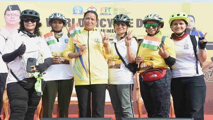 Sunday on Cycle Rally In Dehradun Minister Rekha Arya rode a bicycle with Participants Photo