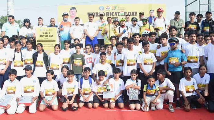 Sunday on Cycle Rally In Dehradun Minister Rekha Arya rode a bicycle with Participants Photo