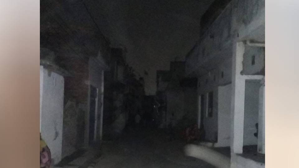 10 thousand consumers worried due to power outages in Lucknow substation was cordoned off thrice in two hours