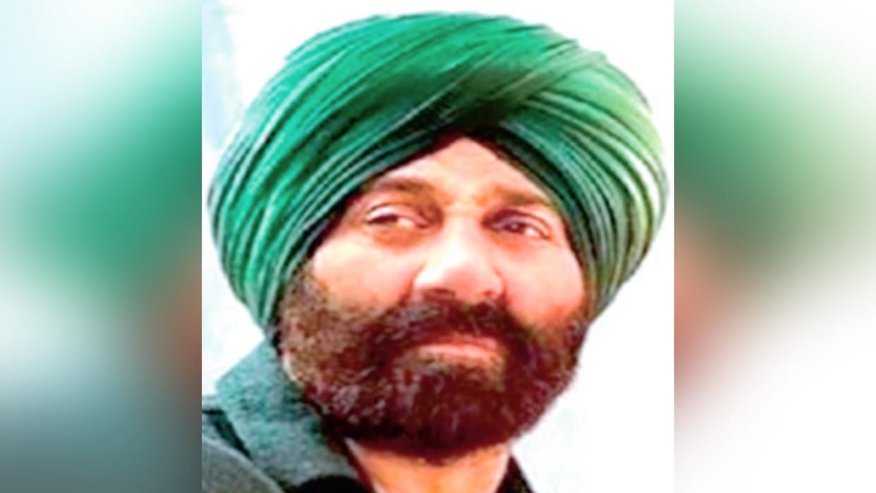 Bollywood actor Sunny Deol reached Manali again for vacation