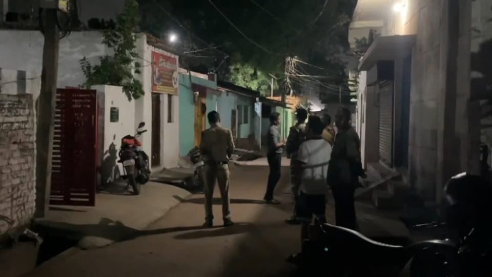 Criminals opened fire in the air created panic in the police department in Durg