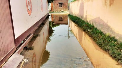 Bhadohi News dug road has not been built for 10 months 20 feet road has shrunk to three feet