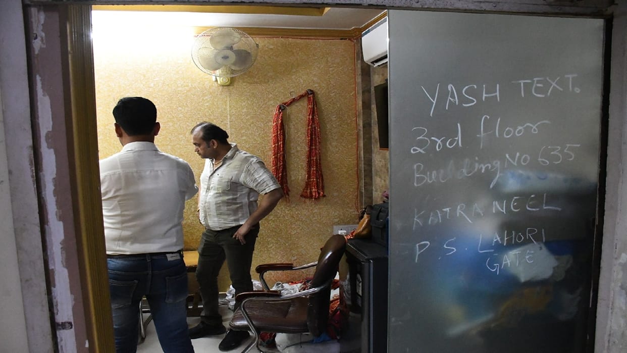 Rs 35 lakh looted from a cloth merchant in Chandni Chowk in Delhi