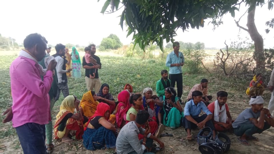 Lover body found hanging in Kanpur Dehat girlfriend found crying nearby lovers had intended to die together