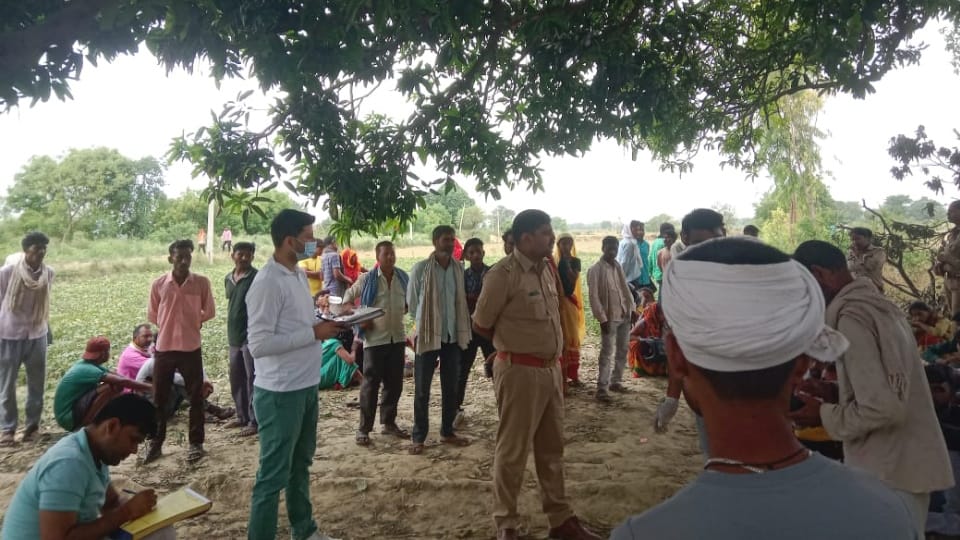 Lover body found hanging in Kanpur Dehat girlfriend found crying nearby lovers had intended to die together