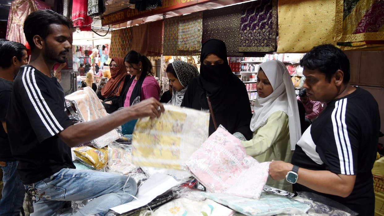 Lucknow: Before Bakrid, old Lucknow is bustling with activity, women have come out for shopping