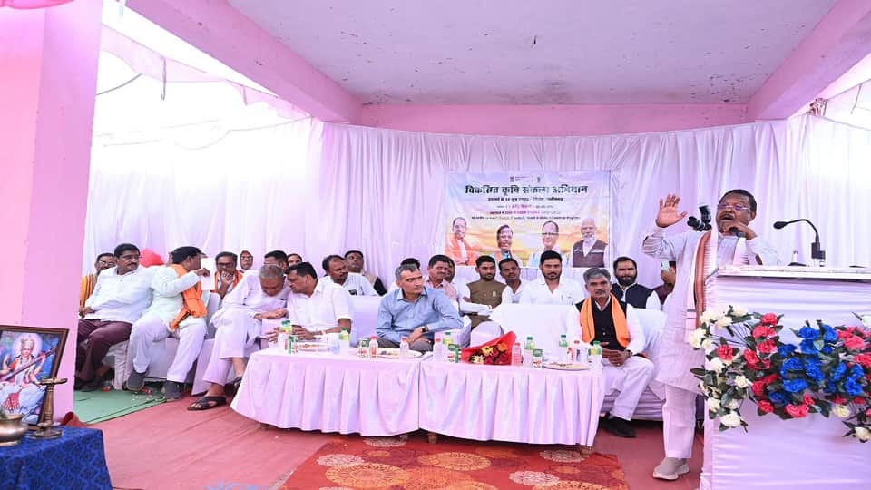 Agriculture Minister joined Developed Agriculture Resolution Campaign announced construction work in Bemetara