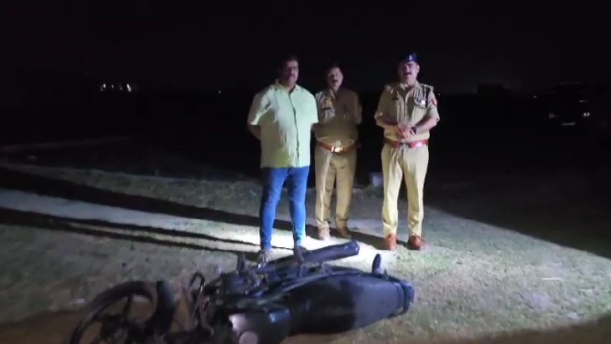 Jaunpur Police Encounter three criminal arrested after gun shot by police