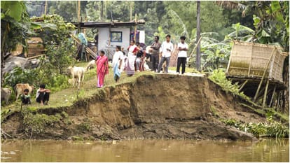 Northeast India Flood Landslides more than four lakh people affected death toll surging know hindi updates