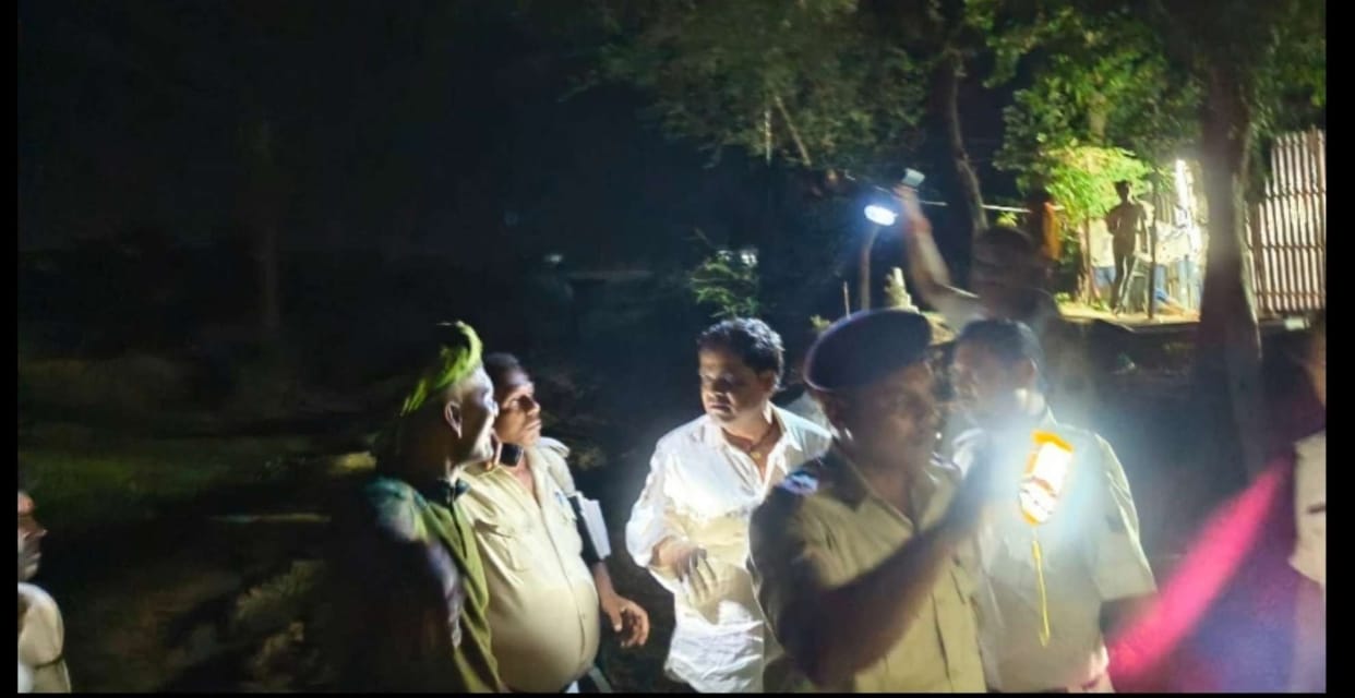 darbhanga news police attacked in kuseshwarsthan village sub inspector injured