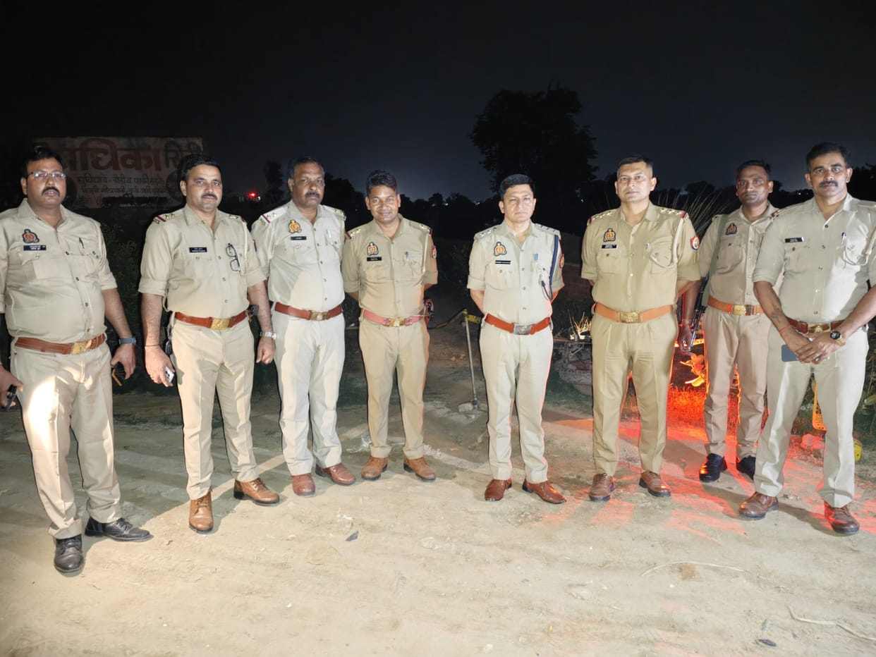 Mathura police encounter with a history sheeter got shot in the leg admitted to hospital