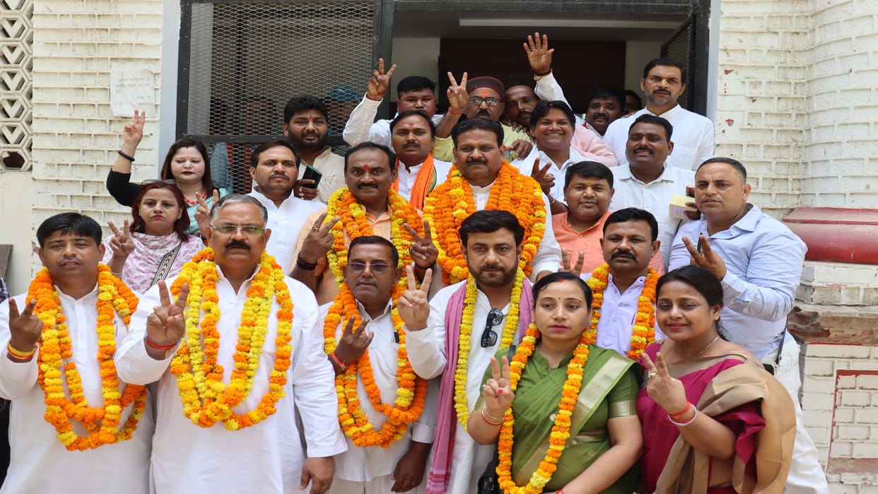Six members elected unopposed for Municipal Corporation Executive, SP's Nem Yadav withdraws name
