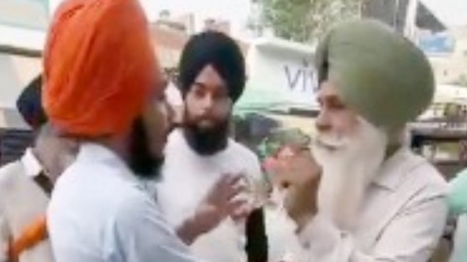 Muktsar Sikh groups caught an SGPC employee taking tobacco from a shop relieved him from duty