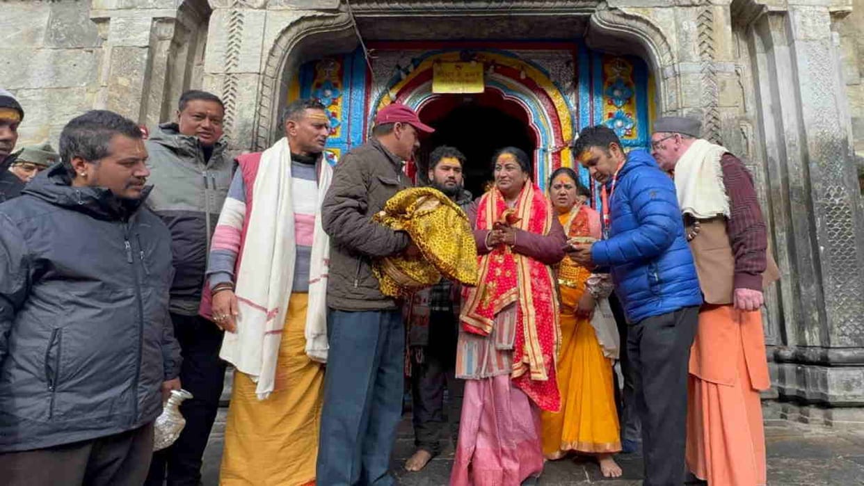 Delhi CM Rekha Gupta reached Kedarnath Badrinath Dham darshan of Baba Kedar Uttarakhand News in hindi