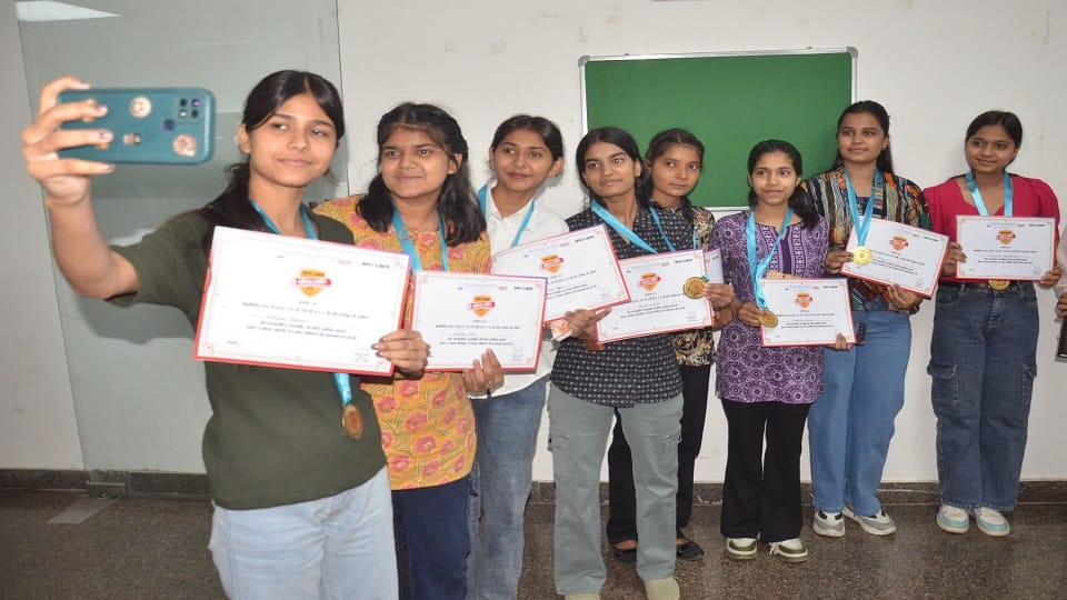 Amar Ujala Bhavisya Jyoti Vidyarthi Samman 2025  Aligarh